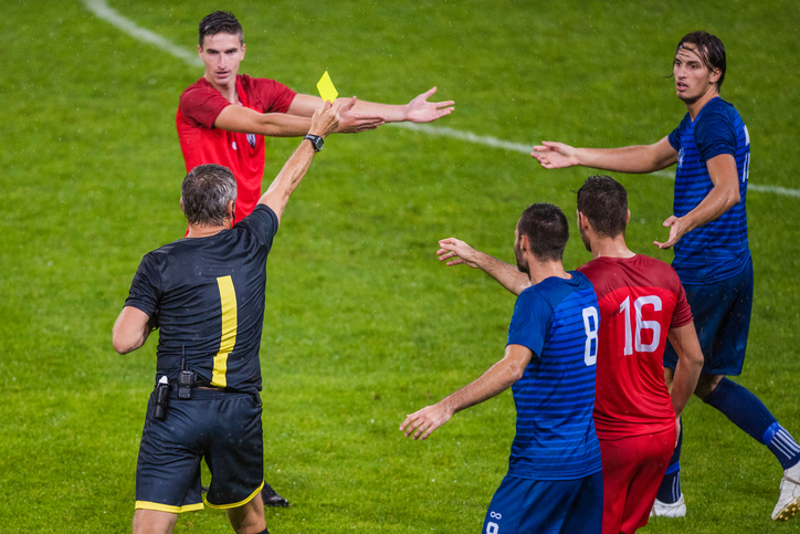 Fotbollsregler: så fungerar rött och gult kort